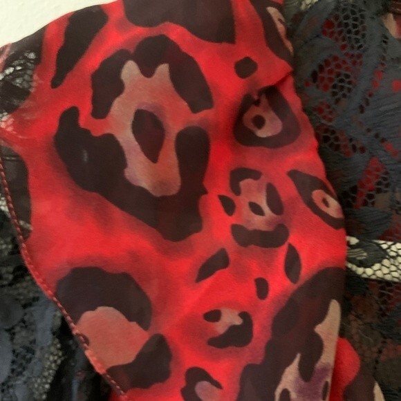 Boston Proper Sheer Red  Black Animal Print Lace Peplum Tunic Top Size 10 - Picture 13 of 13